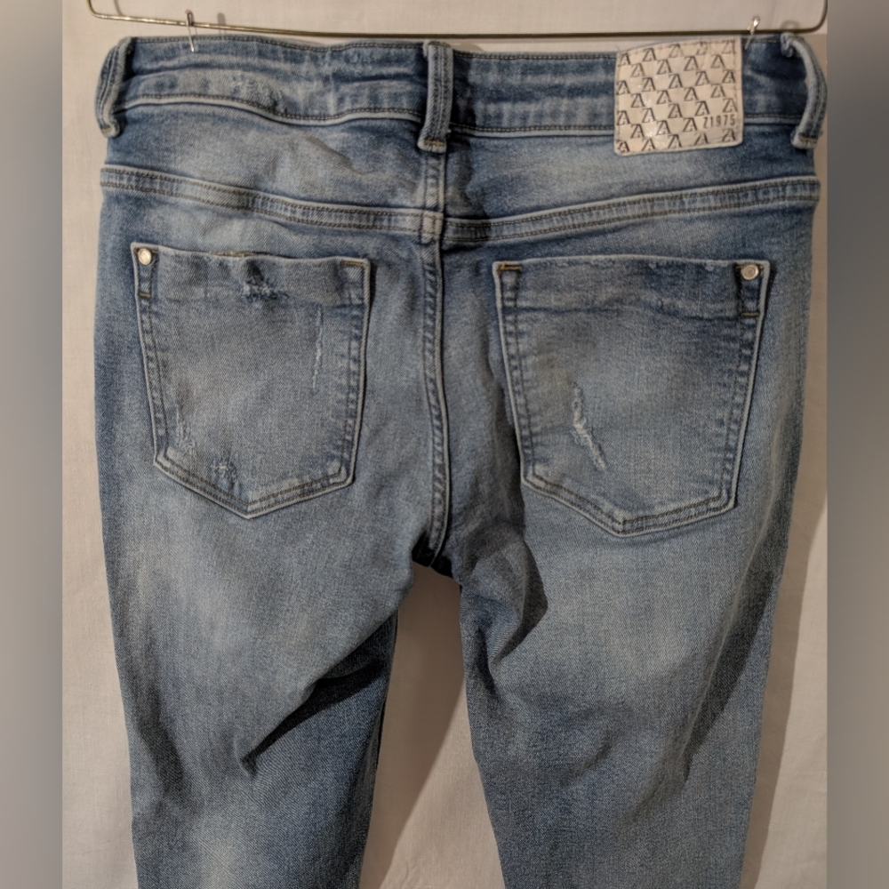 Zara Women's Distressed Skinny Jeans, Size 6, Stretch, Mid-Rise, Light Wash - Picture 7 of 13